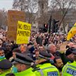 Протесты против коронавирусных ограничений вылились в столкновения с полицией в Лондоне