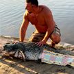 Белорус поймал на Припяти сома длиной более двух метров