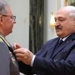 Александр Лукашенко вручил государственные награды в честь Дня народного единства