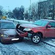 В Минске водитель Subaru не справилась с управлением и, протаранив ограждение, вылетела на встречку