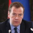 Медведев сожалеет, что президент Латвии Ринкевичс вместо шеи сломал руку