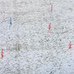 В Турции футболисты вышли играть на снег в белой форме и стали «невидимыми»