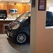 Житель Флориды укрыл своё авто от урагана «Дориан» на кухне
