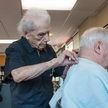 Самому старому в мире парикмахеру в этом году исполнилось 107 лет