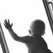 Двухлетний малыш выпал из окна третьего этажа под Мозырем