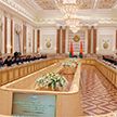 Западные санкции, поддержка собственного производства и передача инициативы на места: Лукашенко провел совещание по вопросам экономики