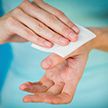 Как спасти кожу рук после использования антисептиков
