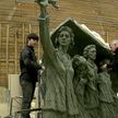 Знаменитые скульпторы работают над композицией, посвященной женскому отряду «Родина», который сражался во Вторую мировую во Франции