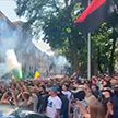 Украинские националисты пришли к дому, где прописан президент Зеленский