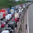 Британские водители блокируют автомагистрали, требуя снижения цен на топливо