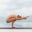 «Голая йога»: девушка показала, на что способно человеческое тело