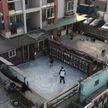 В Китае мужчина превратил свой балкон в каток и играет там с внуком в хоккей. Только посмотрите! (ВИДЕО)