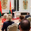 Александр Лукашенко на вручении госнаград: сейчас мы все вместе защищаем свой дом, свою землю и своих детей
