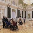 Дворец Независимости открыл двери для воспитанников Ивенецкого дома-интерната для детей-инвалидов. Они в восторге