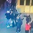 Попросил не курить: компания парней избила милиционера на перроне вокзала