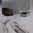 Первый снегопад парализовал движение при подъезде к Владивостоку