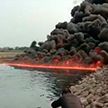 В Индии третий день горит река
