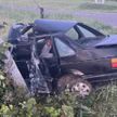 В Березовском районе автомобиль врезался в столб: пострадали два человека