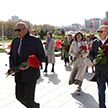 Белорусы с благодарностью несут цветы к местам воинской памяти в преддверии Дня Победы