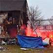 Легкомоторный самолет врезался в жилой дом в США