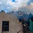 В Мексике самолет упал на жилой дом: есть жертвы