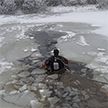 В Дзержинском районе под лед провалились трое рыбаков
