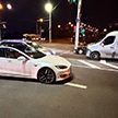 В Минске Tesla сбила подростка, который выбежал на дорогу на мигающий зеленый