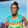 ​«Сколько ей лет?». Интернет-пользователи продолжают удивляться внешности эфиопской бегуньи