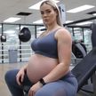 Беременную женщину осудили за поднятие тяжестей. Правильно ли она поступала?