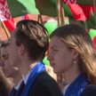 В Гродно на площади Ленина развернули огромный белорусский флаг