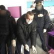 В Солигорске мужчина с ножом напал на соседку и инсценировал смерть как самоубийство