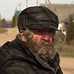 Бездомный дедушка живёт в старых «жигулях» в Борисовском районе. Бродяге помогают соседи, что будет дальше?