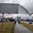 Сильный ветер повалил кирпичный забор на автомобили в Барановичах