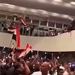 В Багдаде протестующие ворвались в здание парламента