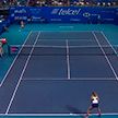 Виктория Азаренко проиграла американке Дженнифер Брэди на выставочном теннисном турнире в США