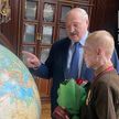 Александр Лукашенко провел для Ромы Когодовского экскурсию по своему кабинету