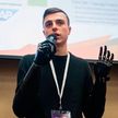 Парень без рук Костя-киборг отвечает на любые вопросы пользователей Instagram о бионических протезах