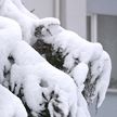 По всей Беларуси коммунальщики продолжают бороться с последствиями снегопада