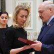 Лукашенко вручил высшие награды Беларуси семьям погибших героев