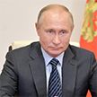 Путин поздравил россиян с Новым годом в окружении военных