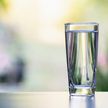Зачем нужно выпивать стакан воды натощак?