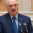 «Они оставили яркий след в истории страны». Лукашенко вручил высшие награды Беларуси семьям погибших героев