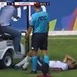 Курьёз из Бразилии: машина с врачами наехала на ногу футболиста, ждавшего от них помощи (ВИДЕО)