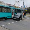 Машина врезалась в трамвай в Минске