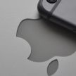 Из-за популярности iPhone американское правительство подало в суд на Apple