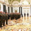 А. Лукашенко вручил белорусским офицерам генеральские погоны