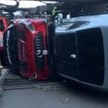 В Великобритании опрокинулся автовоз, серьезно повреждены девять суперкаров