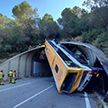 В Испании перевернулся автобус с 60 пассажирами