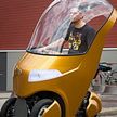 В Швейцарии разработали гибрид скутера, велосипеда и электрокара