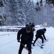 В Витебске объявили челлендж по уборке снега в помощь коммунальщикам: лопатами работают все!